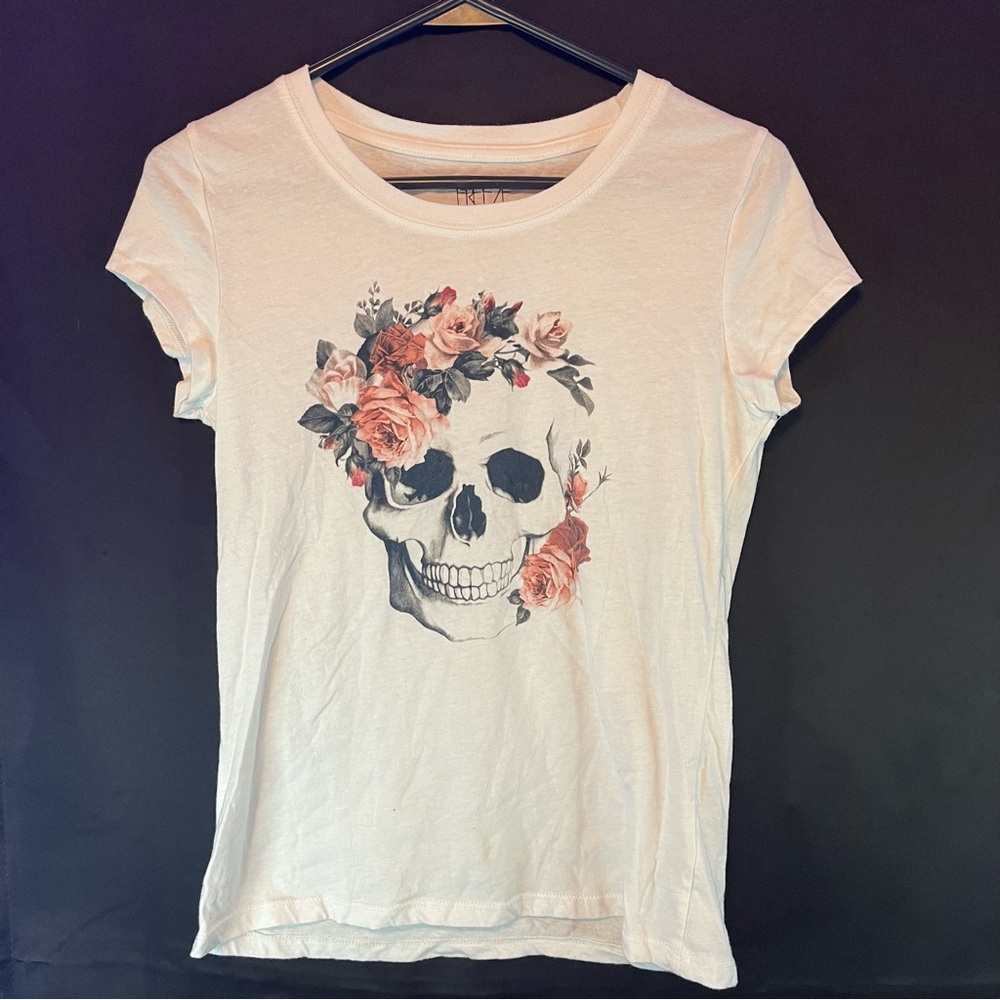 Freeze Skull T shirt. Size Large EUC